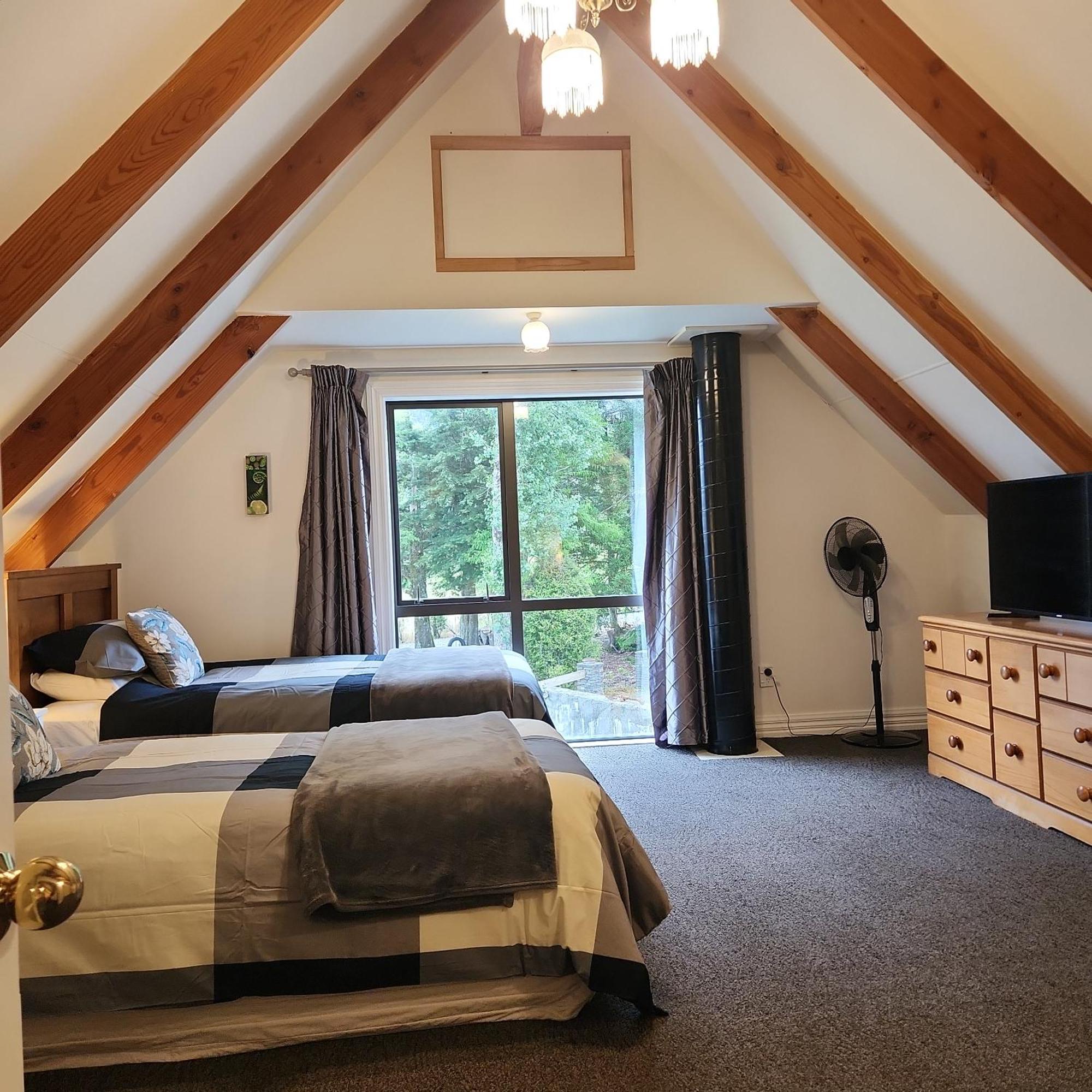 Westholm Lodge Harihari Exteriér fotografie
